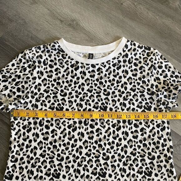 H&M Divided Crop Top Leopard Print Stretchy Flattering Tee - Picture 7 of 9